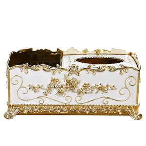 Boîte à mouchoirs vintage blanche et dorée avec compartiment de rangement sur fond blanc