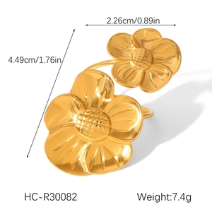Detail view of 18K gold plated asymmetric double flower ring with precise size measurements