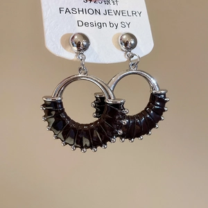 Detailed close-up of S925 silver needle C-shaped earrings with brown pleated leather