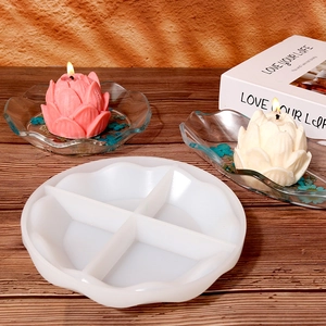 Vista macro dello stampo in silicone a onde con vassoi per candele in resina
