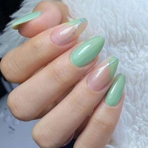 Unghie Finte A Mandorla Verde Menta E Rosa Nude Stile Francese Con Linea Glitter Argento Unghie Lucide Per Donne
