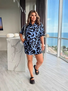 Ensemble détente deux pièces pour femmes avec chemise courte et short à motif abstrait bleu