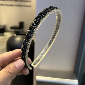 Detailed view of the black crystal headband with anti-slip teeth and Baroque design