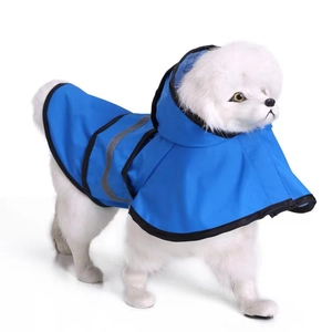 Imperméable bleu pour chien avec bandes réfléchissantes et détail de capuche réglable