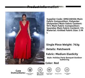 Detail des roten Maxi-Kleids mit tiefem V-Ausschnitt und floralen Applikationen an der Schulter