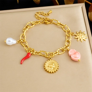 Bracelet À Breloques En Acier Inoxydable Plaqué Or Avec Künstliche Perle Piment Rouge Soleil Cœur Étoile Bijoux Boho Femmes