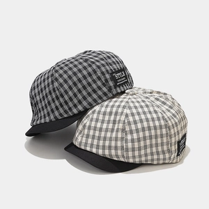 Plaid newsboy cap in black and cream beige set with vintage short brim and side label