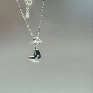 925 silver heart necklace featuring pig-nose link chain and T-bar toggle closure