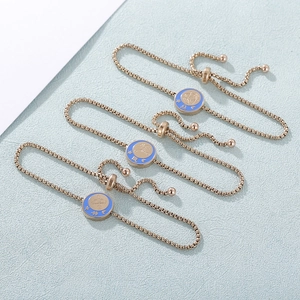 Bracciali regolabili in oro rosa con segni zodiacali e pendenti in smalto blu