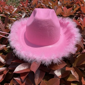 Sombrero de vaquero rosa con borde de plumas suaves y diseño de corona para mujer
