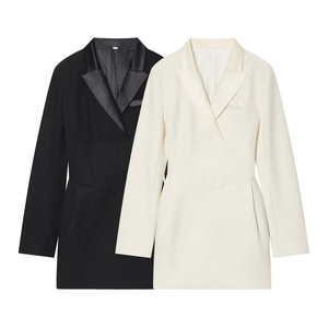 Robe Blazer À Strass Avec Revers En Patchwork De Satin Et Dos À Lacets Manches Longues Coupe Ajustée Mini Robe Élégante