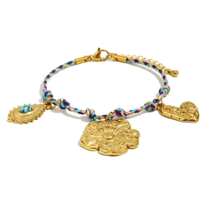 Bracciale a cordoncino colorato placcato oro 18K con ciondoli a fiore e perline turchesi