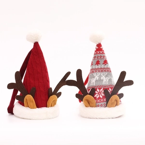 Sacchetti regalo di Natale in maglia con corna di renna 3D e bordo in peluche rosso e bianco