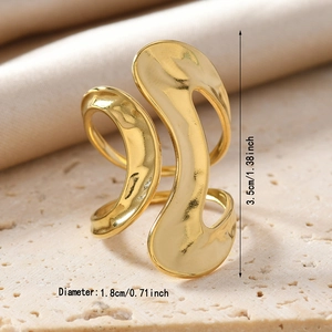 Detailed view of adjustable irregular gold flower ring with height and diameter specs