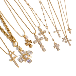Edelstahl Halsketten-Set mit 18K Goldbeschichtung, Kreuzanhängern und weißen Zirkonia