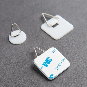 Adhesive plastic plate hanger set with 3M PE foam backing and metal triangle hooks