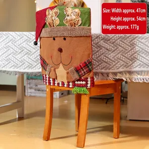 Weihnachts-Rentier-Stuhlhussen Maße 47x54cm auf einem Esszimmerstuhl aus Holz