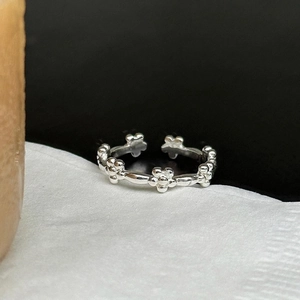 Minimalist S925 sterling silver open ring with 3D floral daisy design for women