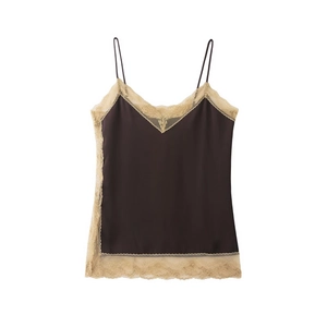 Ensemble caraco et jupe en satin marron avec bordure en dentelle beige élégante