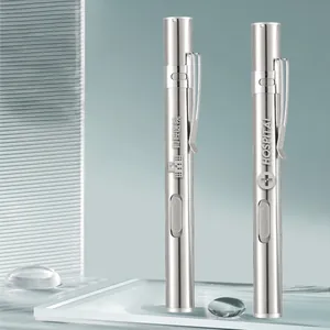 Lampe stylo médicale avec échelle de pupille et logo d'hôpital gravé sur mesure