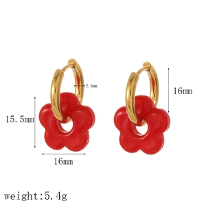 Detail view of colorful floral earrings with 15.5mm red petals and 5.4g weight specification