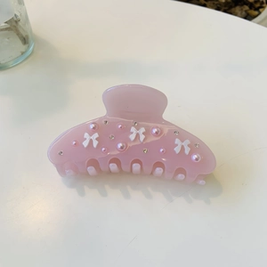 Pince à cheveux en acétate rose avec nœuds blancs, perles et cristaux élégants