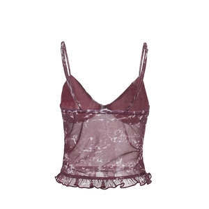 Vue détaillée du haut caraco en mesh dégradé violet avec ourlet à volants et texture légère