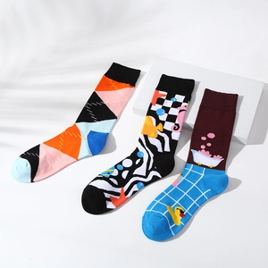 Trois paires de chaussettes en coton colorées avec motifs géométriques et animaux