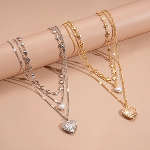 Three-layer vintage heart and pearl necklace in gold and silver finish for women