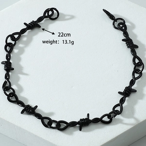 Detail of 22cm thorn wire chain bracelet in black metal showing size and weight info