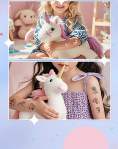 Dettaglio di tatuaggi temporanei colorati con unicorni applicati sul braccio di un bimbo