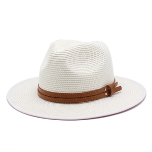Chapeau Panama classique en paille blanche avec ruban en similicuir brun et rivets
