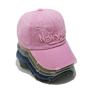 Distressed cotton baseball cap featuring New York embroidery and vintage ripped details
