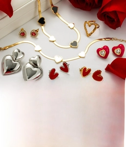 Detail of heart-shaped jewelry set featuring red and black stones in gold-plated steel