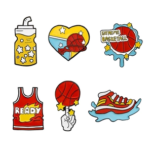 Lot de 6 pins en émail basketball avec maillots, chaussures et équipements de sport