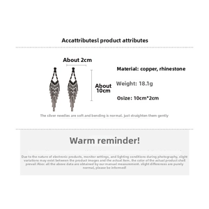 Détails des boucles d'oreilles à pompons en strass avec dimensions et caractéristiques
