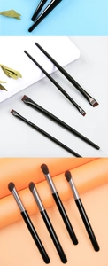 Detailansicht professioneller Make-up-Pinsel, hochwertige Borsten und Griffe.
