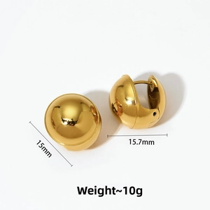 Detailansicht der 15mm goldenen Huggie-Ohrringe mit Gewichts- und Größenangaben
