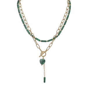 Collier double rang plaqué or 14K avec pendentif cœur en pierre verte et fermoir toggle