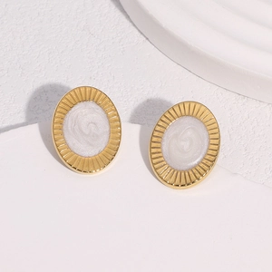 Klassische Retro-Creolen aus 18k vergoldetem Edelstahl mit weißem Emaille-Inlay für Damen