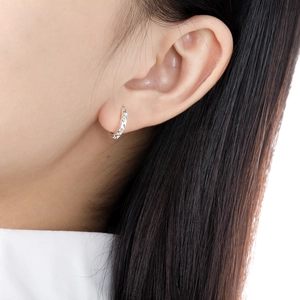 Minimalist S990 sterling silver hoop earrings with diamond-cut texture on model