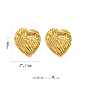 Detailed view of 18k gold stainless steel heart earrings with dimensions and weight info