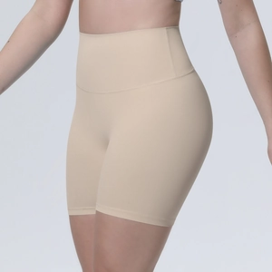 Détail du short de compression sans couture taille haute avec tissu de contrôle du ventre