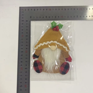 Detailed size measurement of a Christmas gnome cutlery holder measuring 18.5x15 cm