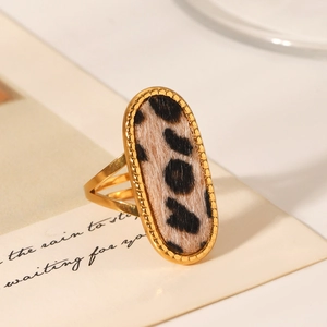 Luxury oval leopard print ring with gold-plated stainless steel band for women