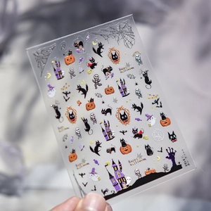 Vue détaillée des autocollants 3D d'Halloween avec motifs de fantômes et citrouilles