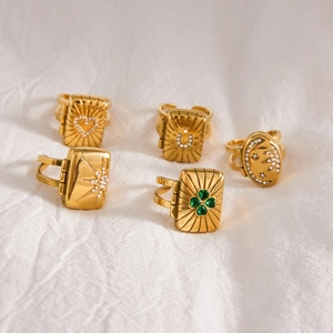 Vintage Medaillon Ring-Set in Gold mit Tarot-Motiven und Fortune-Gravur auf Stoff