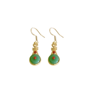 Boucles d'oreilles pipa chinoises dorées avec imitation jade vert et pompons