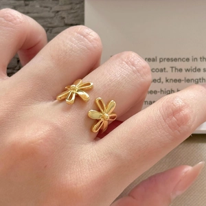 Elegant 925 sterling silver open daisy ring with two golden flowers for women