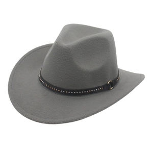 Chapeau de cowboy classique en feutre gris avec ceinture rivetée et anneau en métal